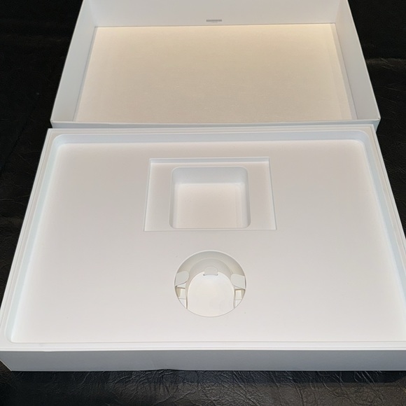 MacBook Pro BOX ONLY - Picture 7 of 9